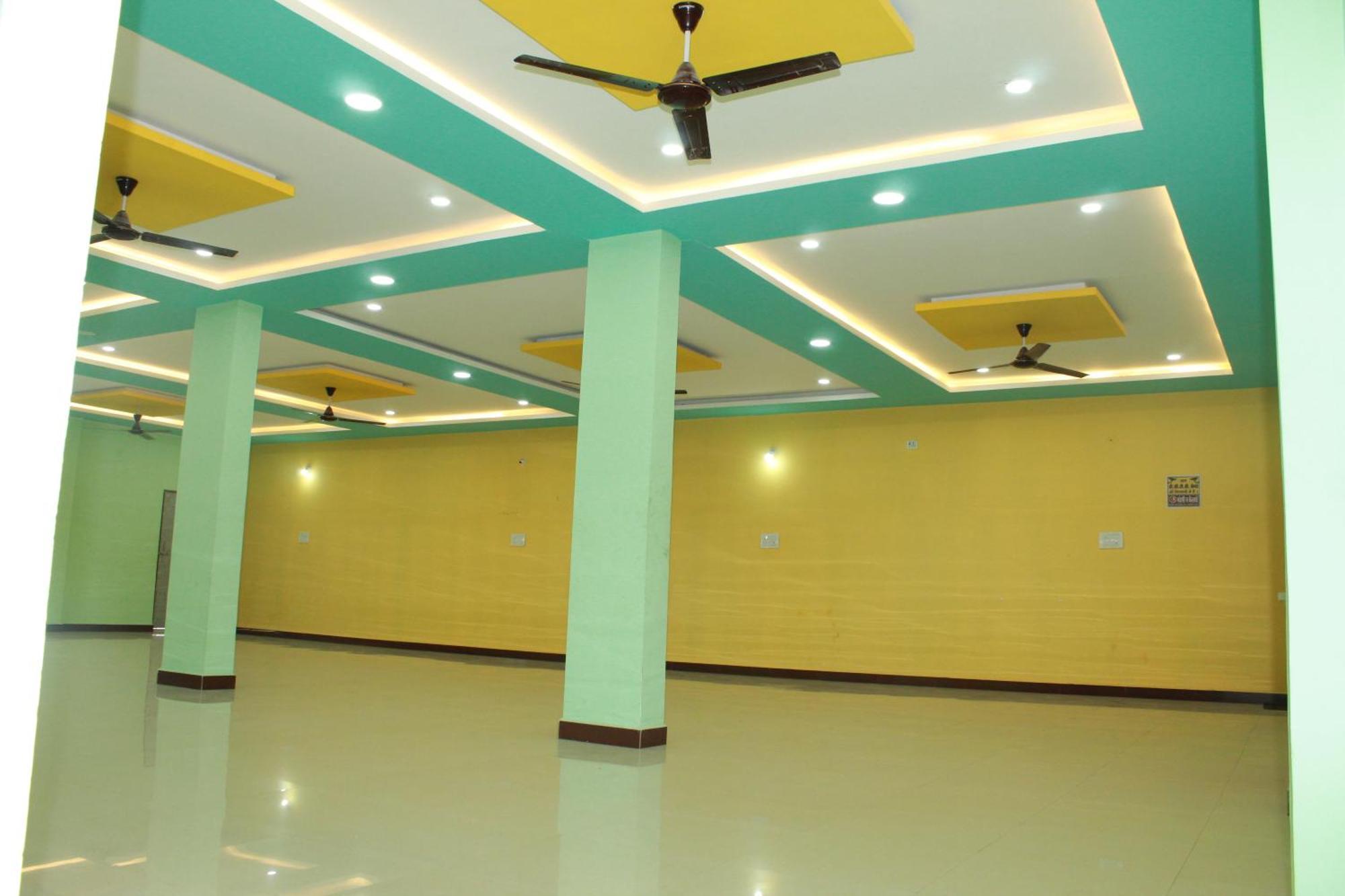 Utsav Lodge And Mangal Bhavan Piparia Bagian luar foto