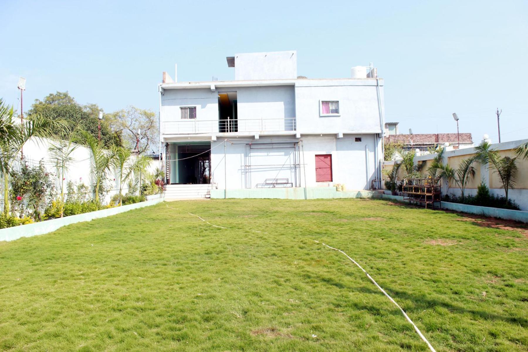 Utsav Lodge And Mangal Bhavan Piparia Bagian luar foto
