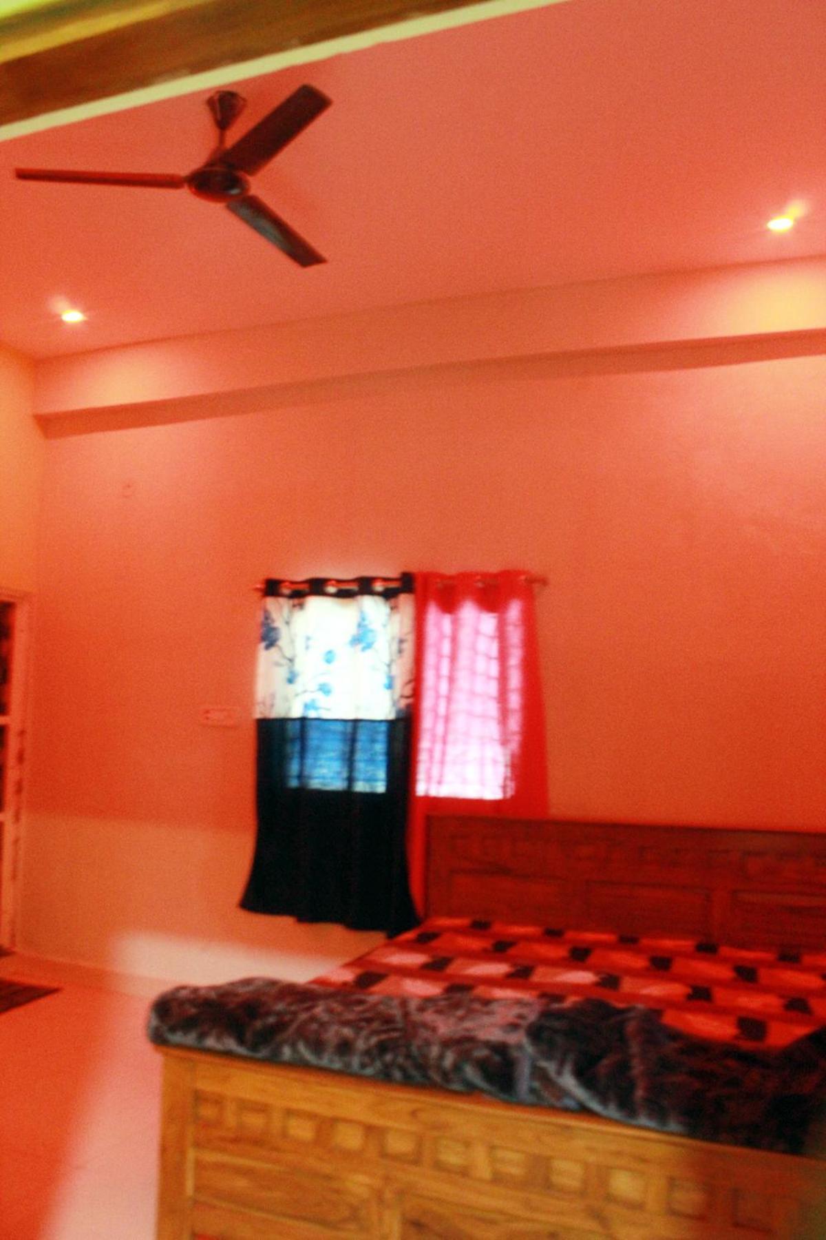Utsav Lodge And Mangal Bhavan Piparia Bagian luar foto