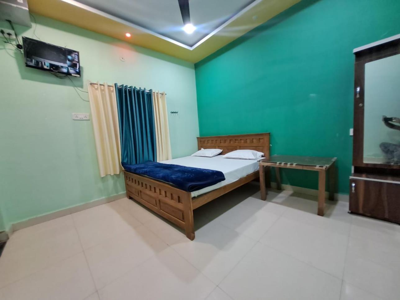 Utsav Lodge And Mangal Bhavan Piparia Bagian luar foto