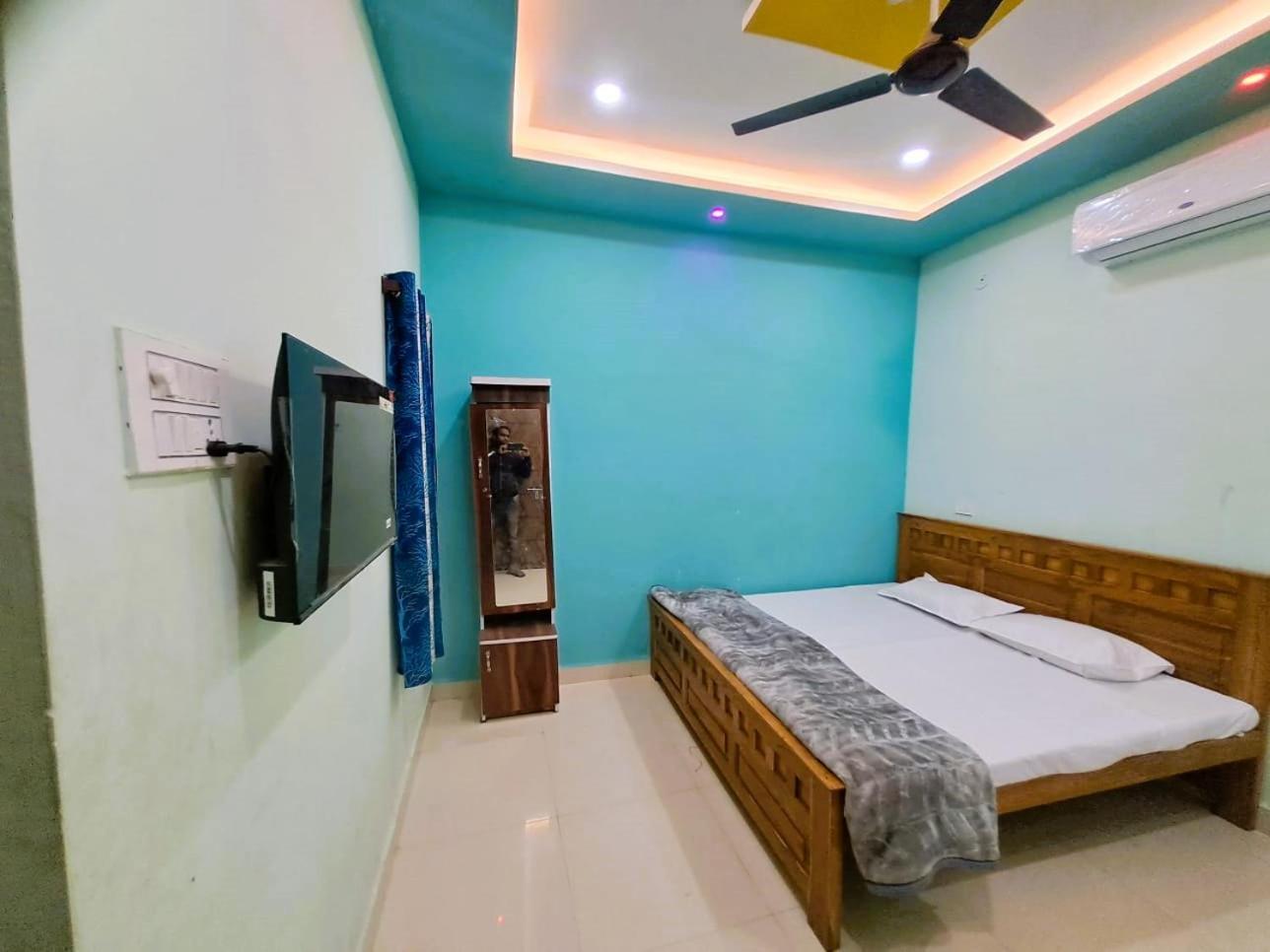 Utsav Lodge And Mangal Bhavan Piparia Bagian luar foto